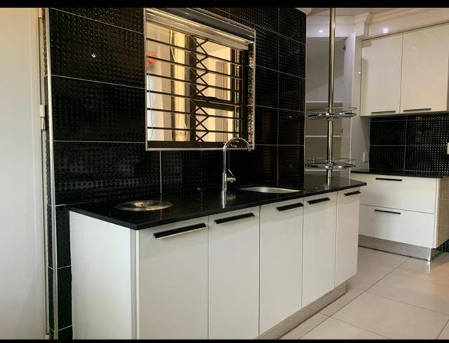 3 bed property to rent in SILVERTON